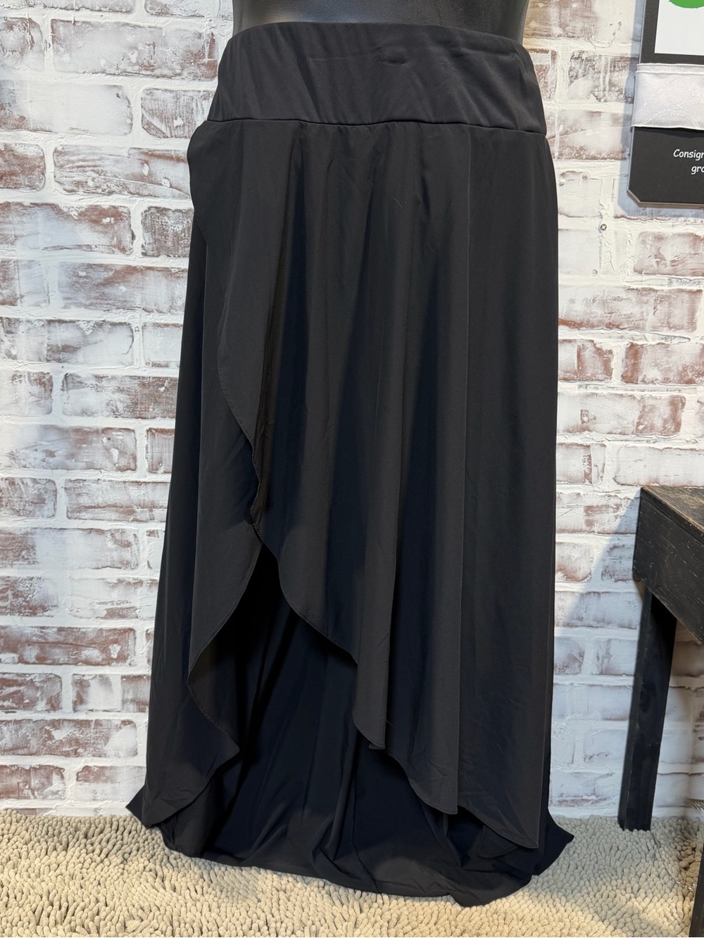 HALARA Black High-Low Asymmetrical Skirt 2X